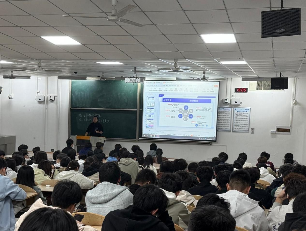 f5d6a2b9-e6af-400e-beca-c92a7be3e840(1)